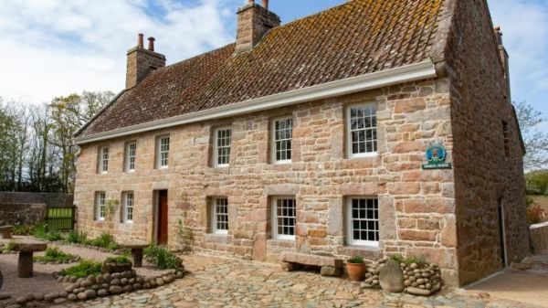 Traditional Jersey granite farmhouse - Morel Farm